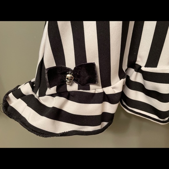 Woman’s xxs miniskirt - Picture 2 of 4